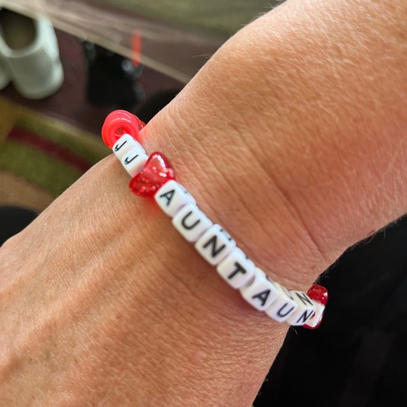 Meet your Posher, Julie - Picture 2 of 4